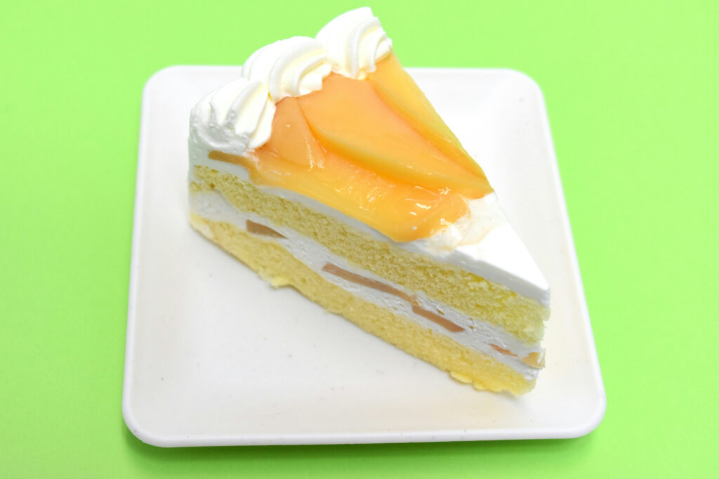 桃のショートケーキ １個３６８円（税込） 北見のお菓子店「ほっちゃれ」の菓子處大丸 公式ホームページ